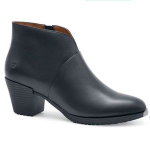 NIB Delilah Shoes for Crews Non-Slip Black Leather Heeled Bootie Slip-resistant